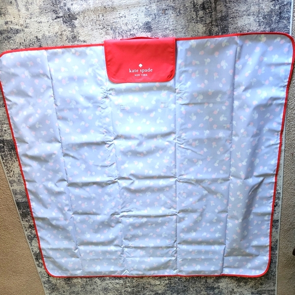 Limited Edition Kate♠️Spade Strawberry Toss Packable Picnic Beach Blanket - Picture 2 of 7